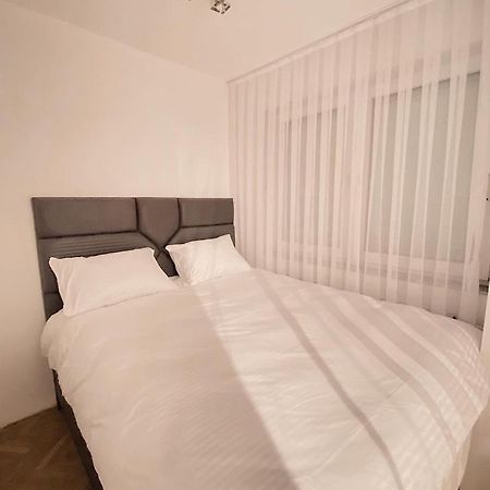 Diamond Apartment Prishtina 2 プリシュティナ エクステリア 写真